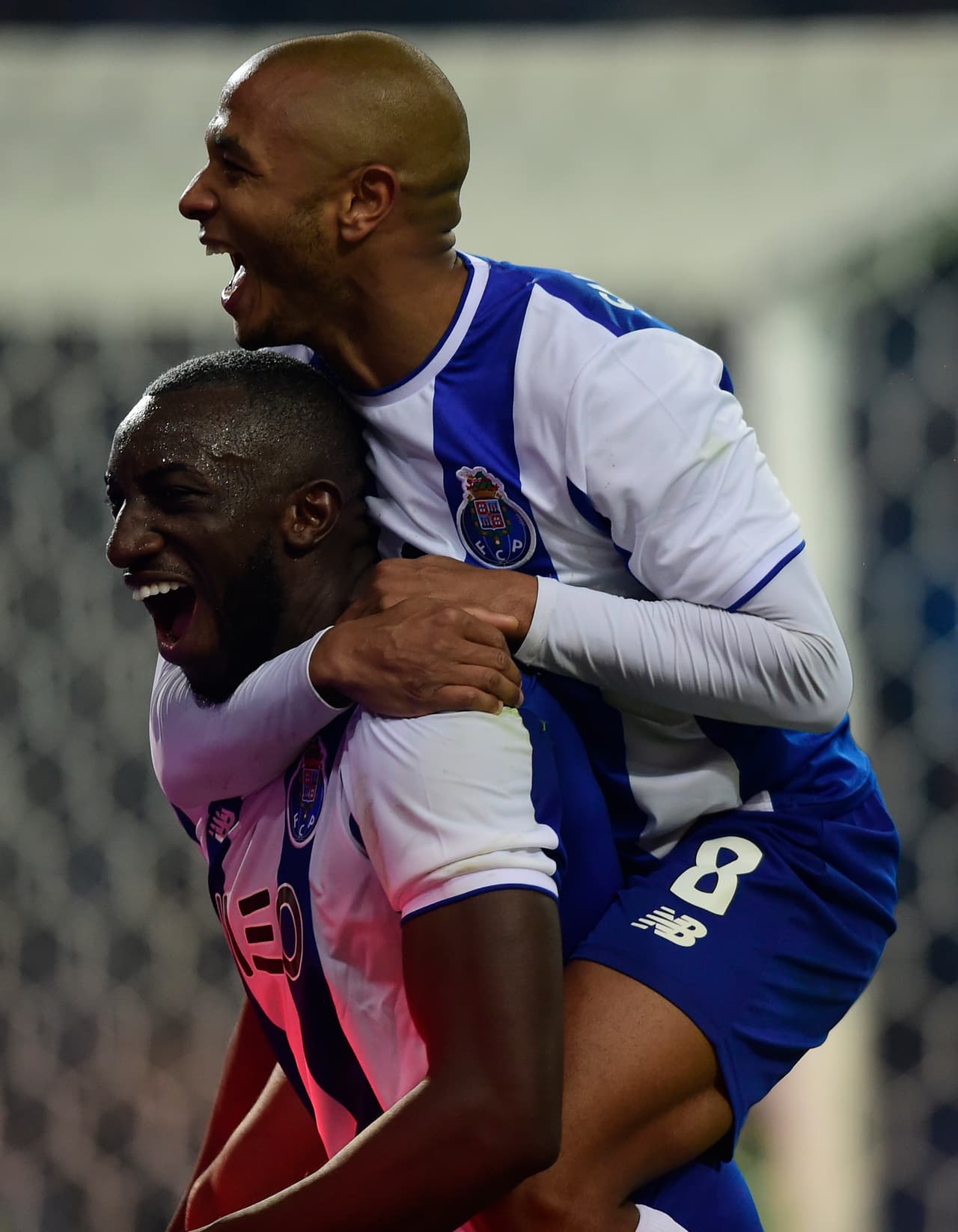 El delantero del Porto volvió a recibir de Brahimi y la mandó a guardar para el festejo de toda la ciudad de Oporto.