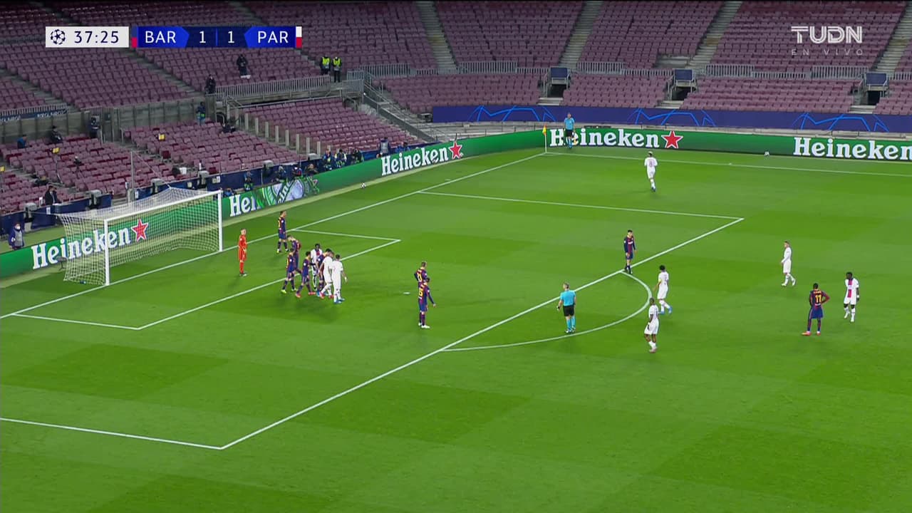 ¡TIRO ATAJADO! disparo por Moise Keane.