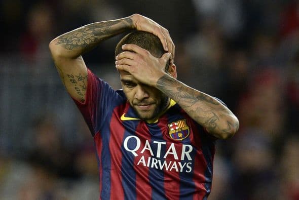 El lateral del Barcelona tiene tatuada una imagen de su madre sobre unos motivos étnicos en su brazo derecho.