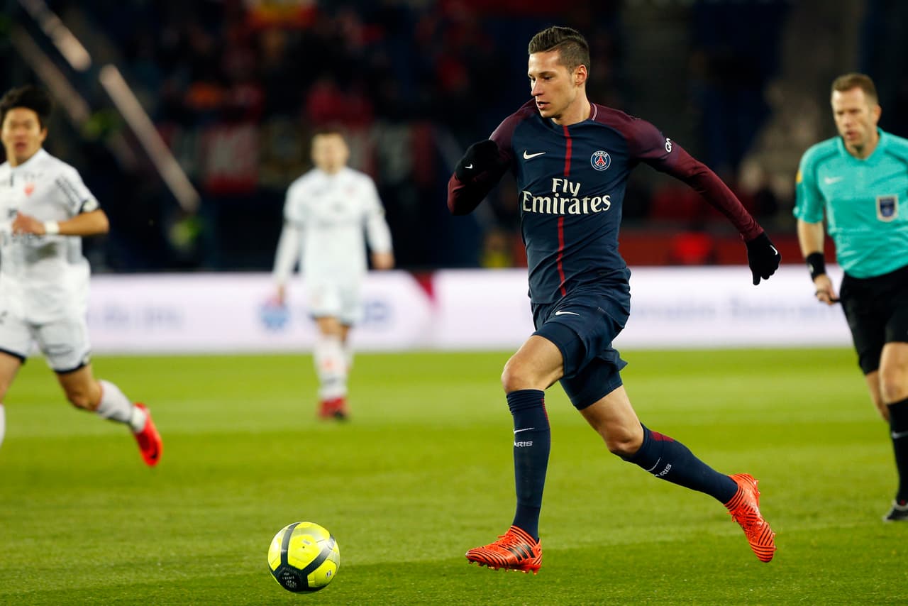 Sin embargo, en medio de toda la negociación, se habló también de un interés por parte del Madrid que nunca se concretó. De hecho, ante los pocos minutos que ha tenido el alemán, en los últimos mercados lo habrían tentado.