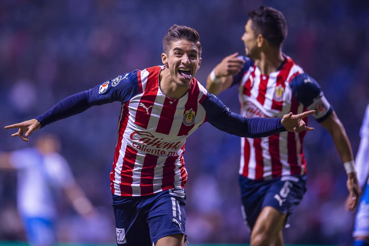 El 'Cone' Brizuela anota el gol 200 para Chivas en Liguilla