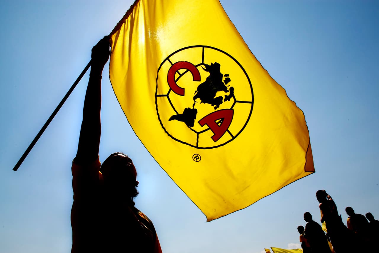 Los aficionados azulcremas se deben sentir orgullosos de los grandes momentos que les hizo pasar Salvador Cabañas cuando era futbolista y se encargaba de liquidar a Cruz Azul.