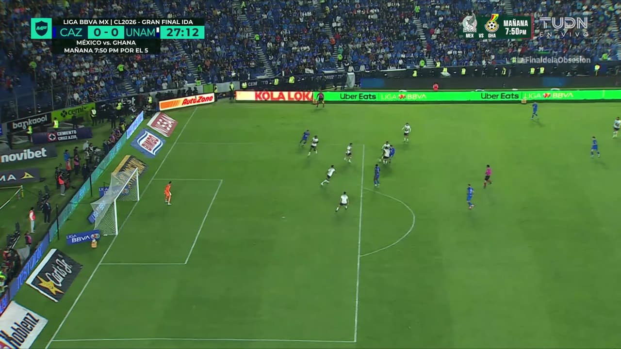 ¡Penal para Cruz Azul pero anulado por fuera de lugar de Paradela!