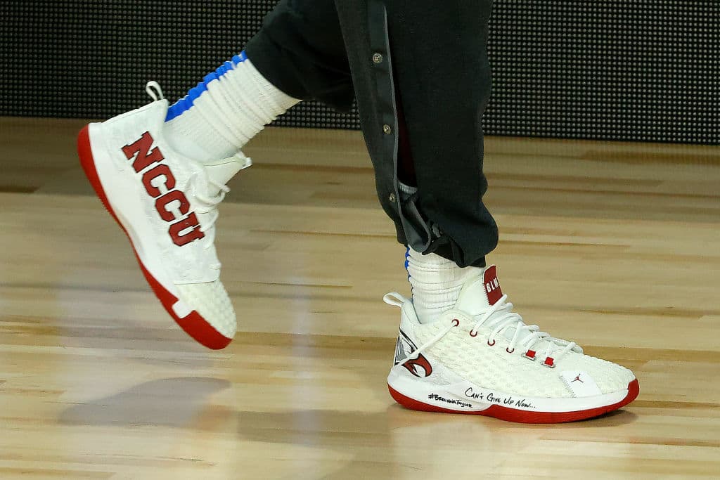 Los jugadores lucen distintas marcas y diseños de calzado en este regreso de la NBA dentro de la burbuja en Orlando.