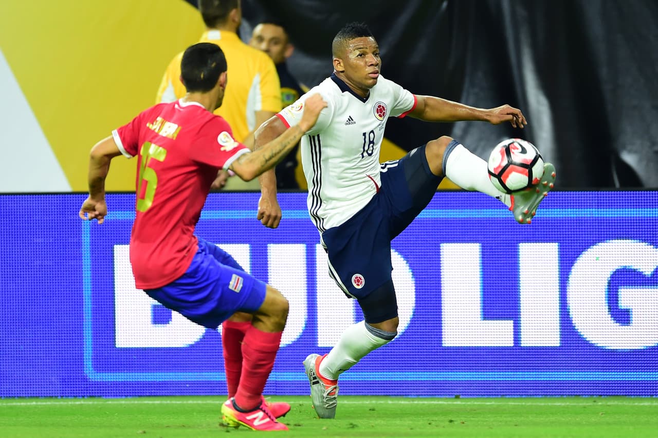 Frank Fabra, de Colombia, empata el partido.
