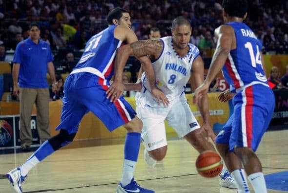 Las gradas eran un hervidero mientras 'la manada de lobos' finesa (susijengi) se iba acercando en el marcador. Llegó a acercarse a cuatro (62-66) y tres puntos (65-68), esta última vez a sólo 1:13 del final, pero Baez se agigantó en los últimos segundos y Dominicana suela con Barcelona.