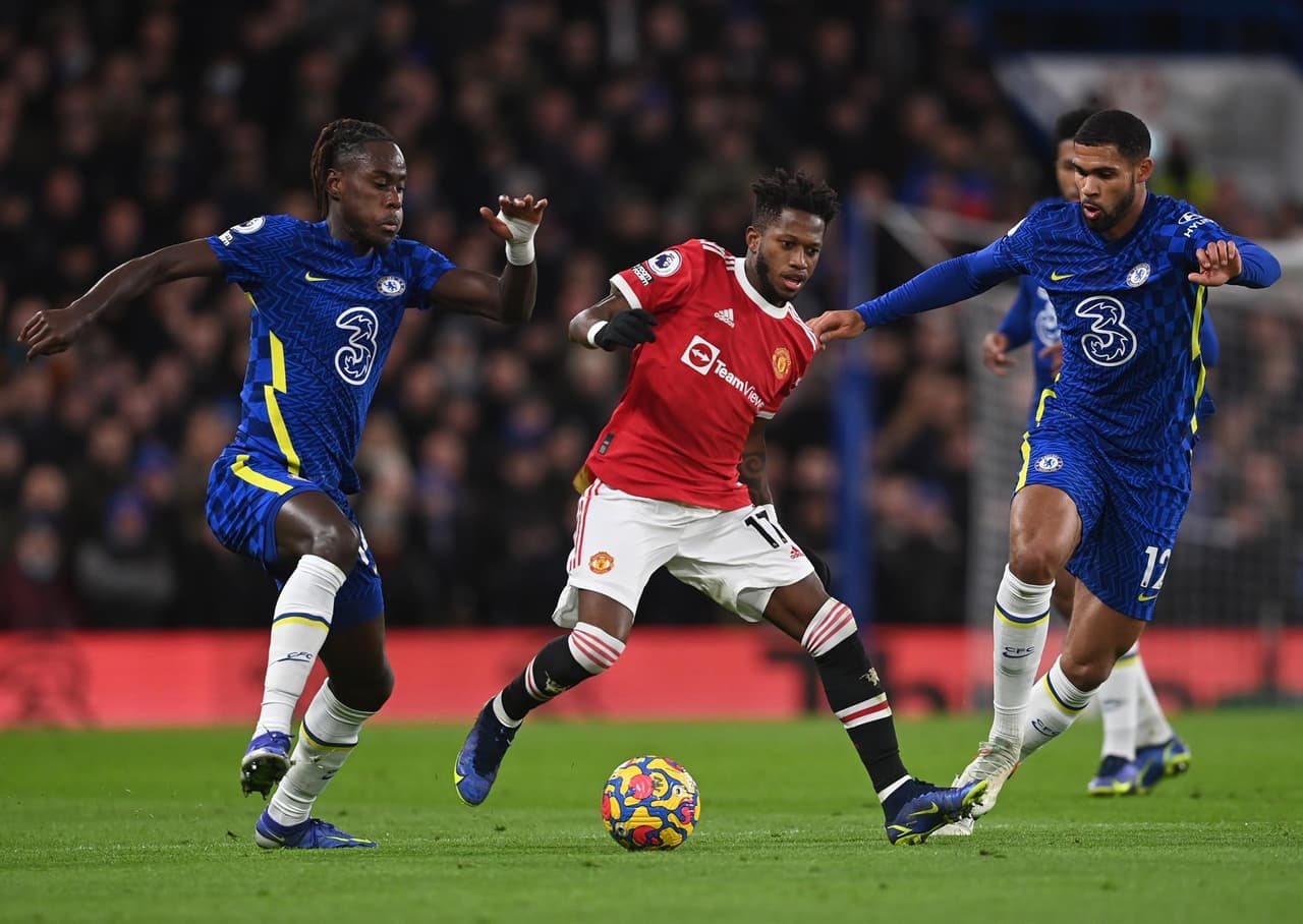 Chelsea empata 1-1 ante el Manchester United durante la J13 de la Premier League. Jadon Sancho abrió el marcador al minuto 50' a favor de los Red Devils, pero Jorge Luis Frello logra igualar el marcador al 69'. Cristiano Ronaldo entró de cambio.