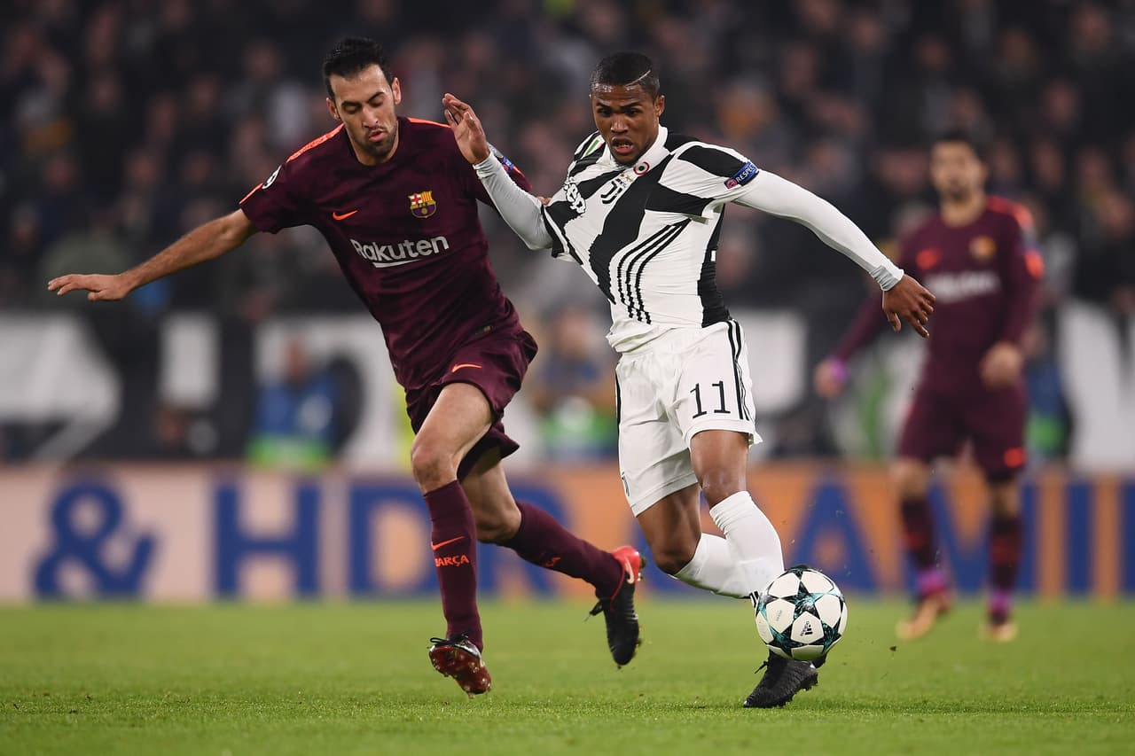 Juventus cedió un empate sin goles contra Barcelona, que clasificó en el grupo D a los octavos de final y es líder, en un partido donde las defensas se impusieron a la creatividad del ataque.