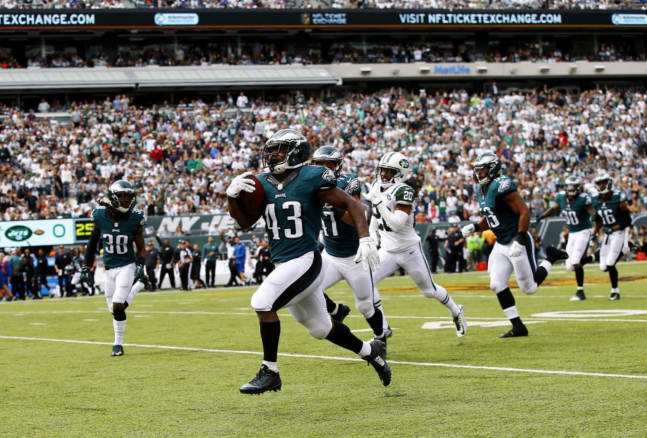 Desde que se unió a los PHI en el 2014, Sproles ha ganado cuatro menciones como Jugador de la Semana, tres de ellas el año pasado: S2 (ofensivo), S4 y S10 (Equipos Especiales). Estas 4 menciones son la segunda mayor cantidad en la NFL sólo por detrás de Aaron Rodgers (5).