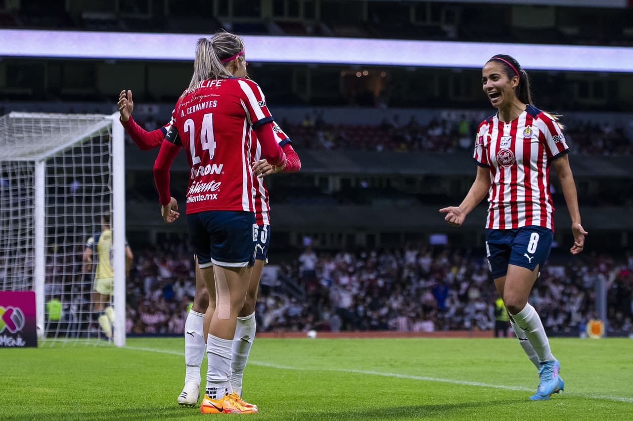 Chivas se llevó el Clásico Nacional Femenil con dos goles de 'Licha' Cervantes.