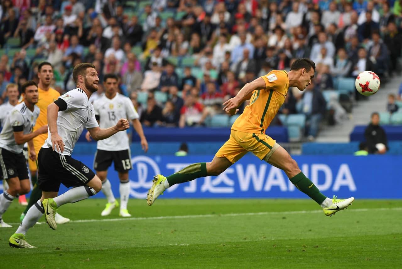 Sin embargo, Australia empezó a acercarse con peligro al arco defendido por Bernd Leno.