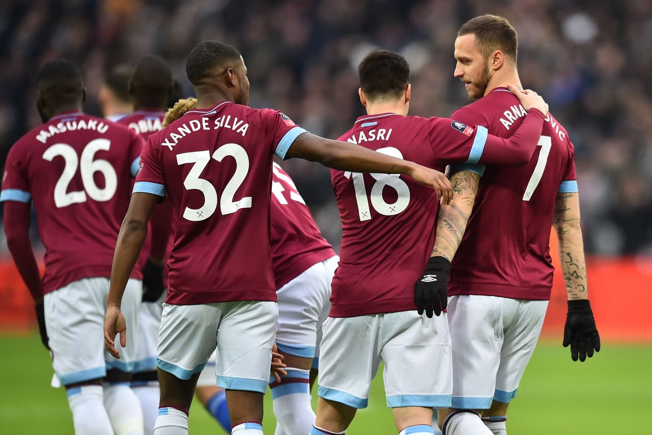 La situación parecía inmejorable para el West Ham, ya que conseguía la ventaja desde el vestuario.