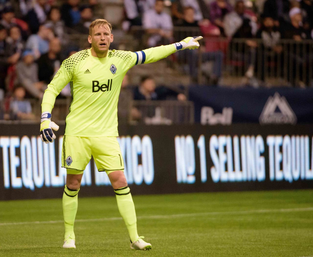 DAVID OUSTED (POR: El portero de Vancouver Whitecaps fue una muralla en la goleada de su equipo 3-0 sobre FC Dallas. Tuvo cuatro atajadas puntuales que cambiaron el rumbo del partido.