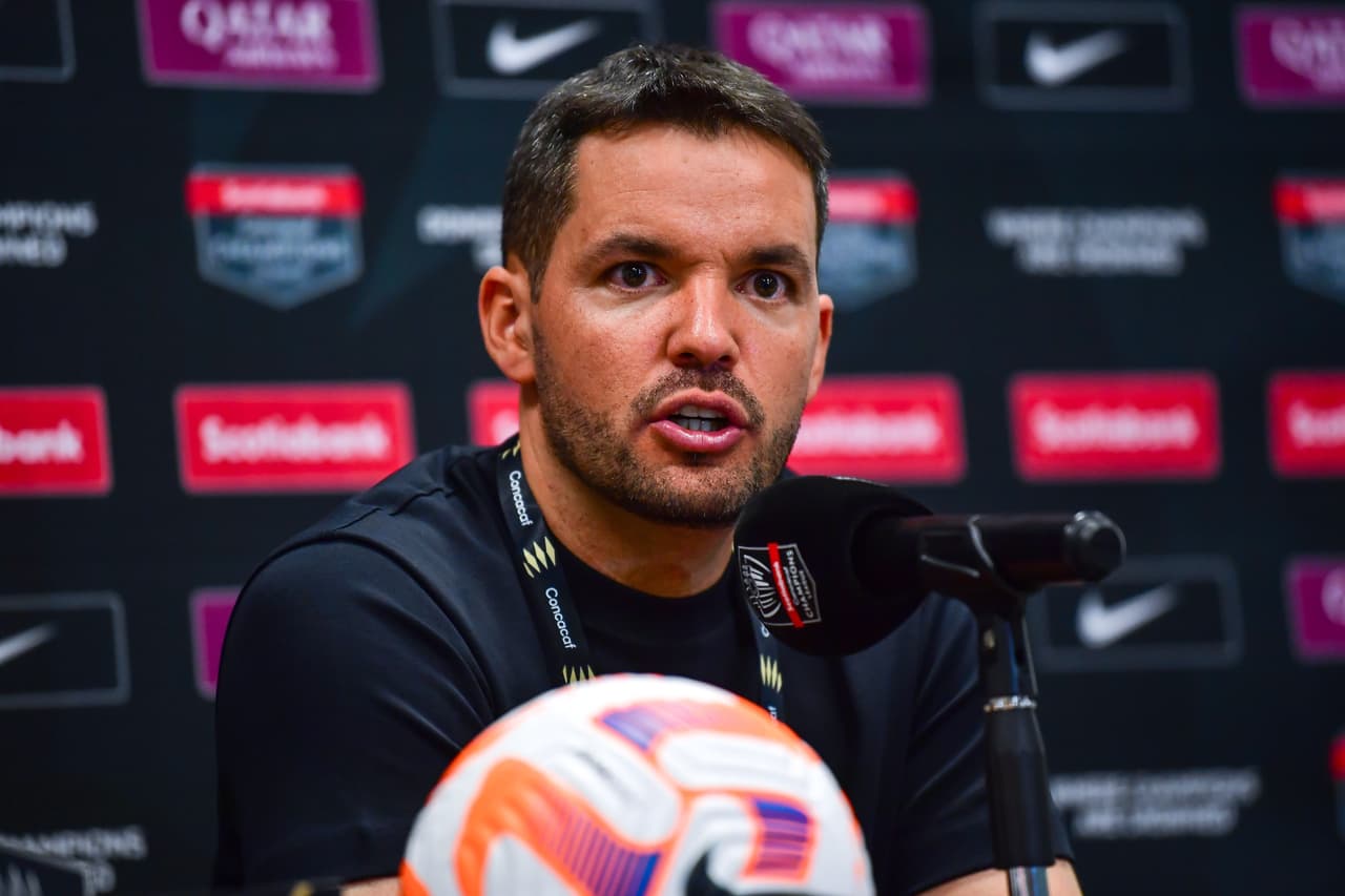 Larcamón está "agotado" por todo lo que generó su pelea con 'Tano' Ortiz