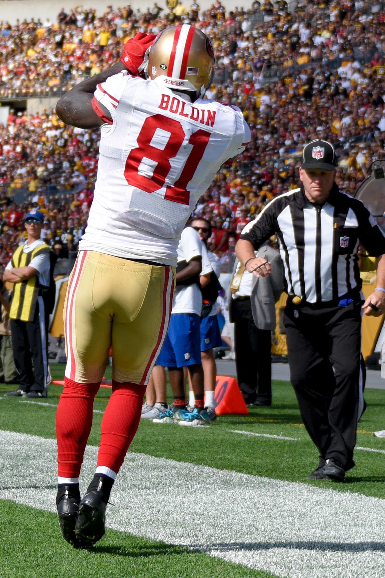 NFL.com/Español te muestra las mejores imágenes del claro triunfo de los Pittsburgh Steelers por 43-18 sobre los San Francisco 49ers en la semana 2 de la NFL.