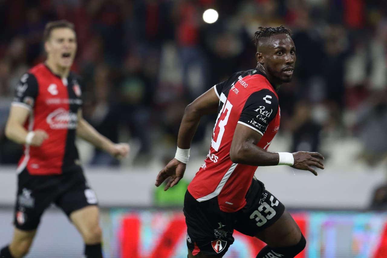 Con anotaciones de Julio César Furch (61) y Julián Quiñones (74 de penal), Atlas finalmente debutó con triunfo ante su gente en la Jornada 2 de Clausura 2023. Mazatlán encontró el descuento vía Nicolás Benedetti al 85’, pero no le alcanzo para llevarse un punto.