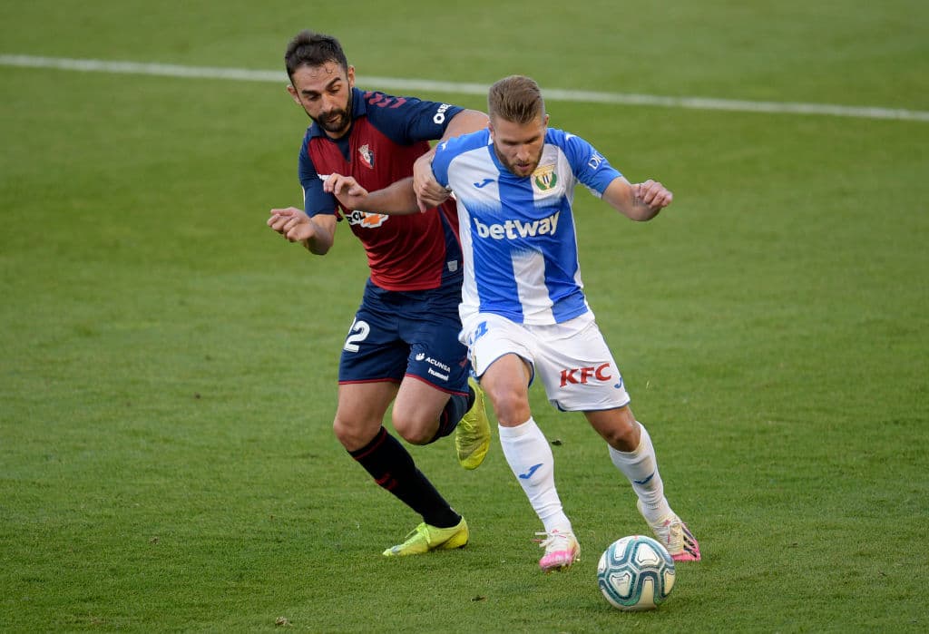 Leganés no pudo sacar puntos en Osasuna y se diluye la permanencia | Osasuna derrotó 2-1 a Leganés con gol de último minuto en El Sadar; el conjunto del ‘Vasco’ está cerca de la segunda.