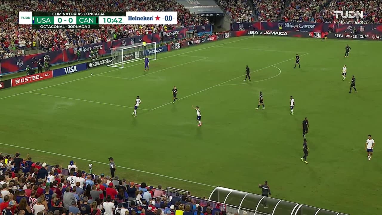 ¡TIRO ATAJADO! disparo por Cyle Larin.