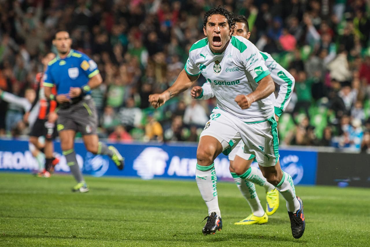 Martín Bravo festejando su gol ante Pachuca.