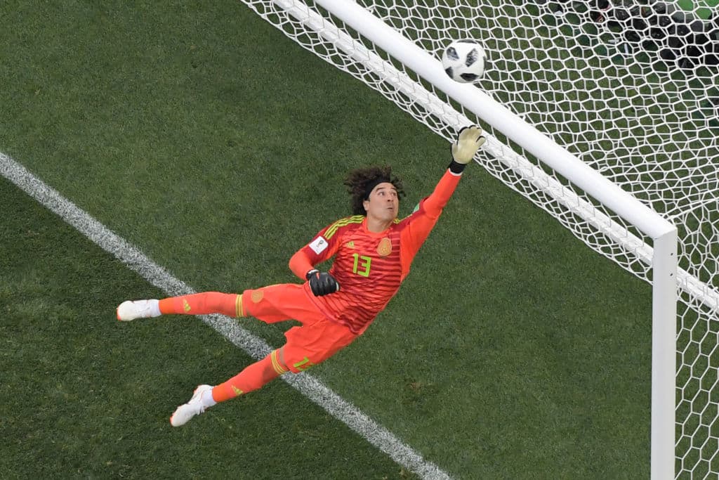 Aunque en los dos triunfos de México en el presente Mundial Hirving Lozano y Javier Hernández fueron designados 'Jugador del partido', Ochoa no desmereció.