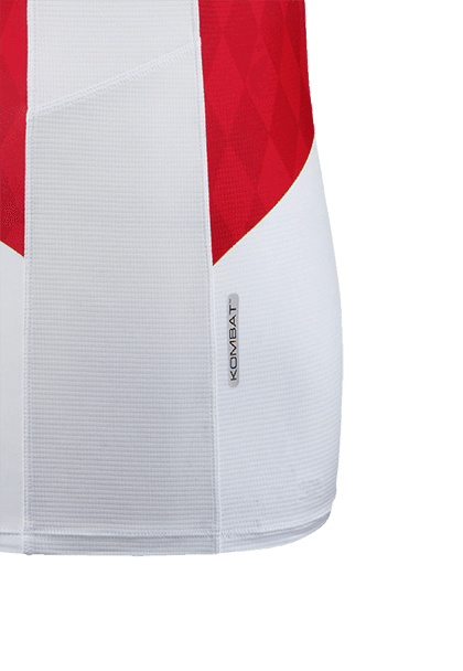 Como a final de los años 90's e inicio de milenio, con Thierry Henry, David Trezeguet, Ludovic Giuly, entre otros, el A.S. Mónaco volverá a vestir con prendas confeccionadas por la marca italiana Kappa. La playera cuenta con unos rombos en un rojo más oscuro y detalles dorados que le dan mucha elegancia a una prenda nostálgica para pasar la página de una temporada complicada en la que lucharon por la permanencia.