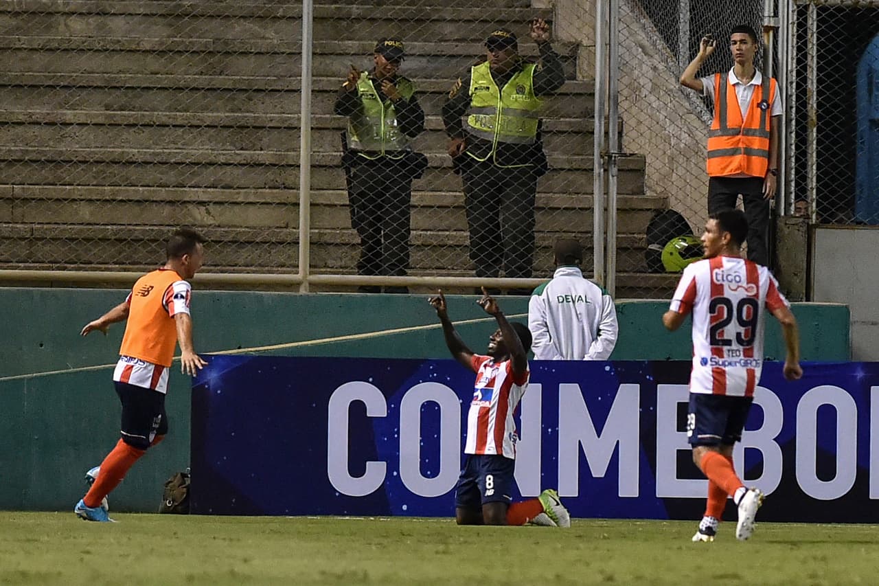Monterrey también dejó salir al atacante colombiano Yimmi Chará, quien ahora es compañero de dupla de Teófilo Gutiérrez en Junior de Barranquilla.