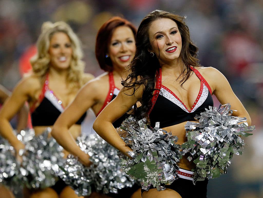 Los Atlanta Falcons tuvieron la ofensiva más explosiva de la NFL esta temporada y lucharan por un pase a la Final de división ante los Seahawks. Gran parte de su éxito se debe al apoyo incondicional que les brindaron sus bellas cheerleaders.