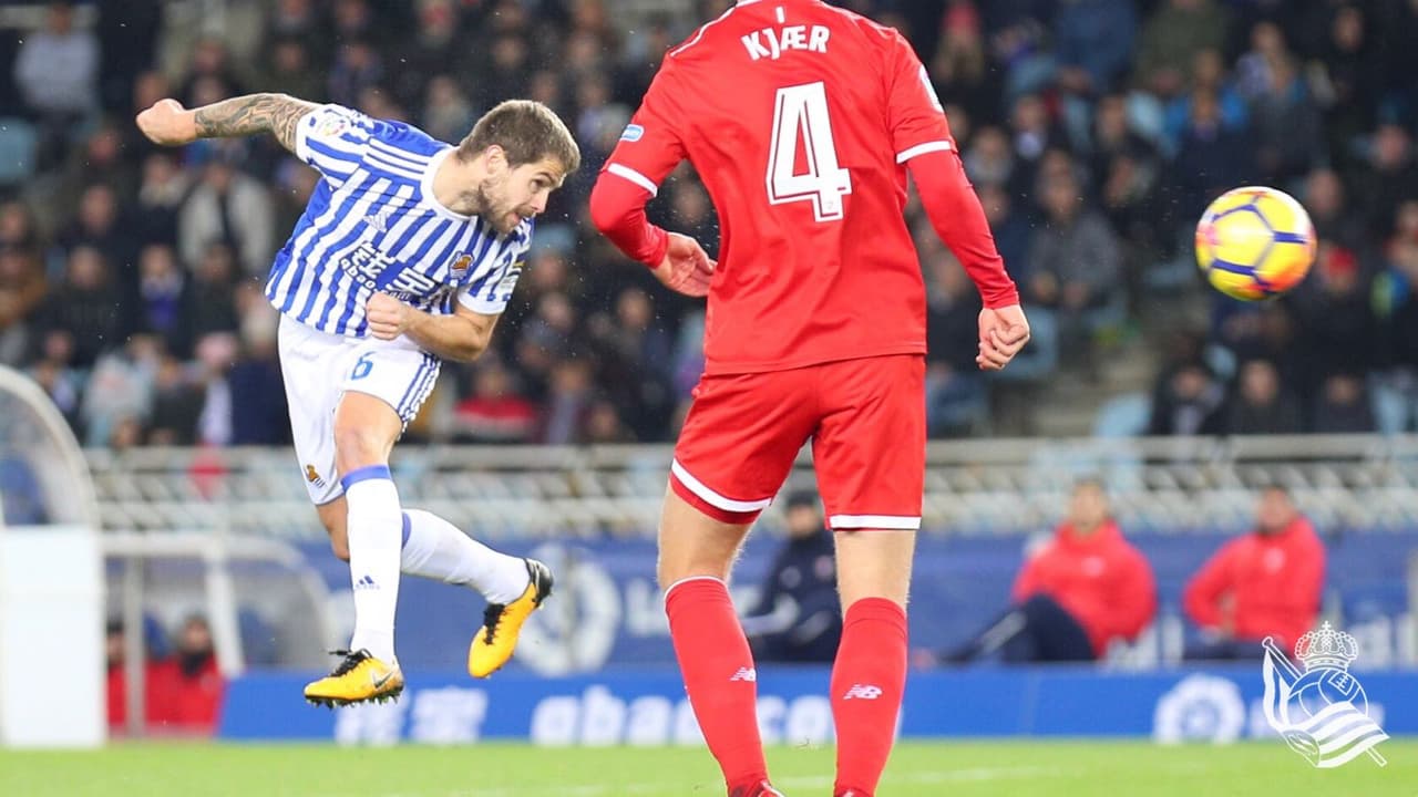 Al minuto 17, Íñigo Martínez se encargó de marcar el primero con este cabezazo.