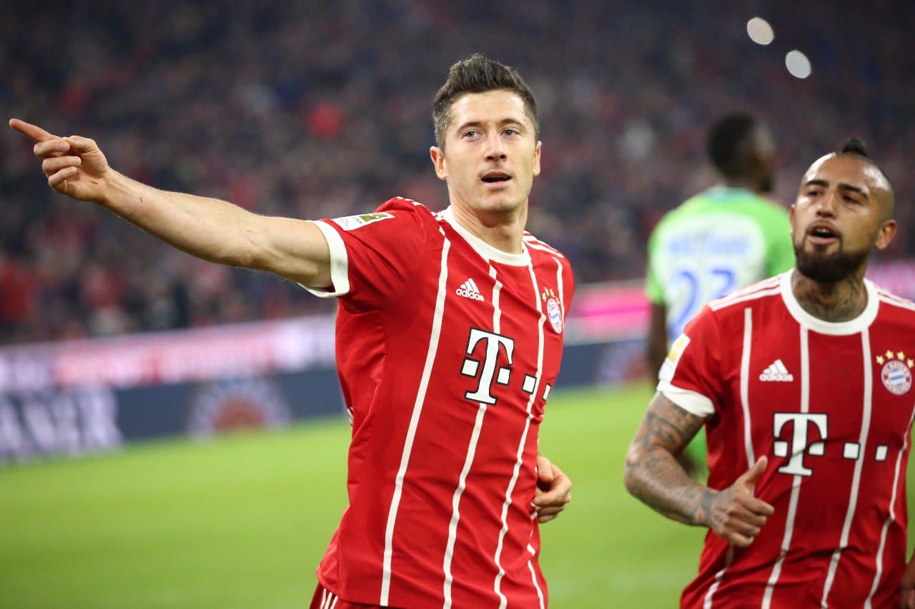 Sin embargo, tras un penal, el polaco Lewandwoski se encargó de abrir el marcador al minuto 33.