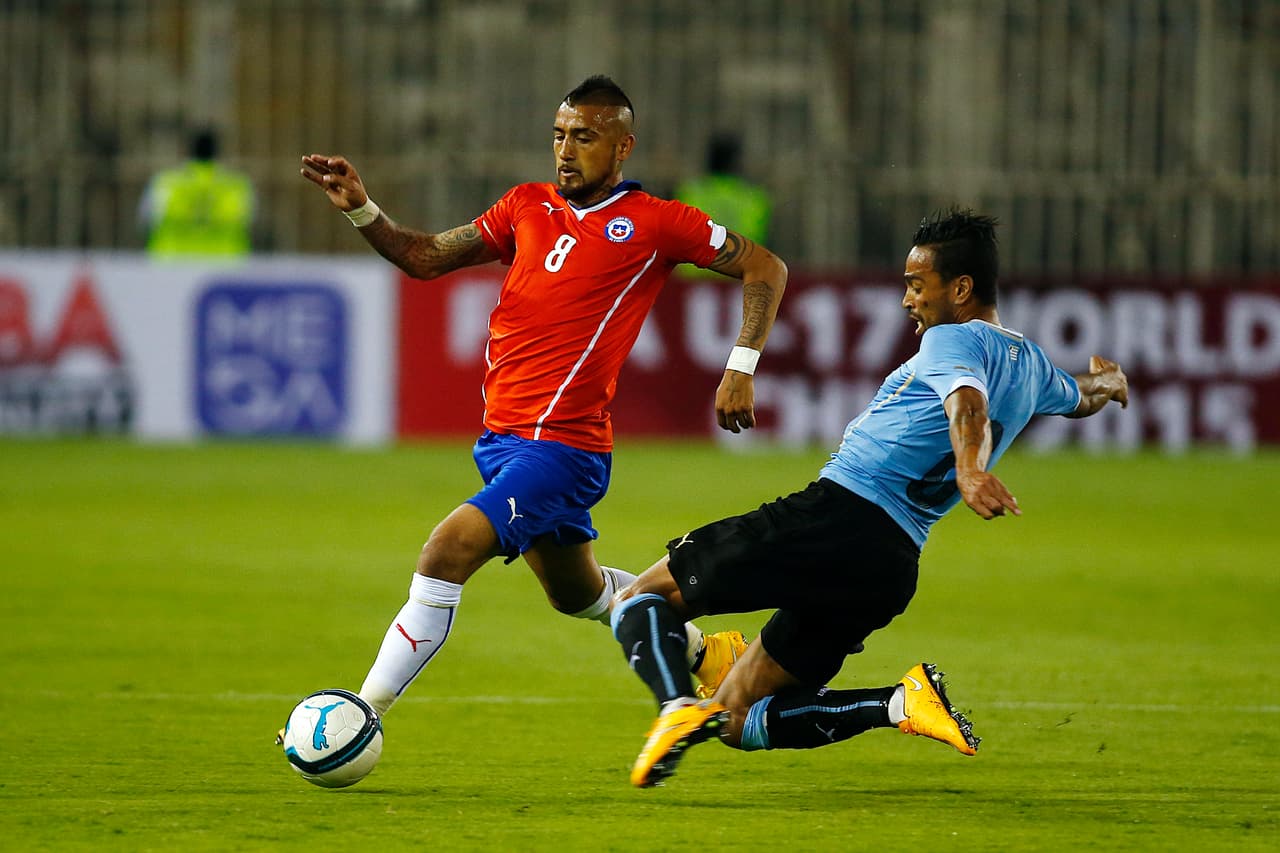 No muy lejos de Sánchez, en la plaza 29, está su compatriota Arturo Vidal, valorado en 47 millones de dólares.