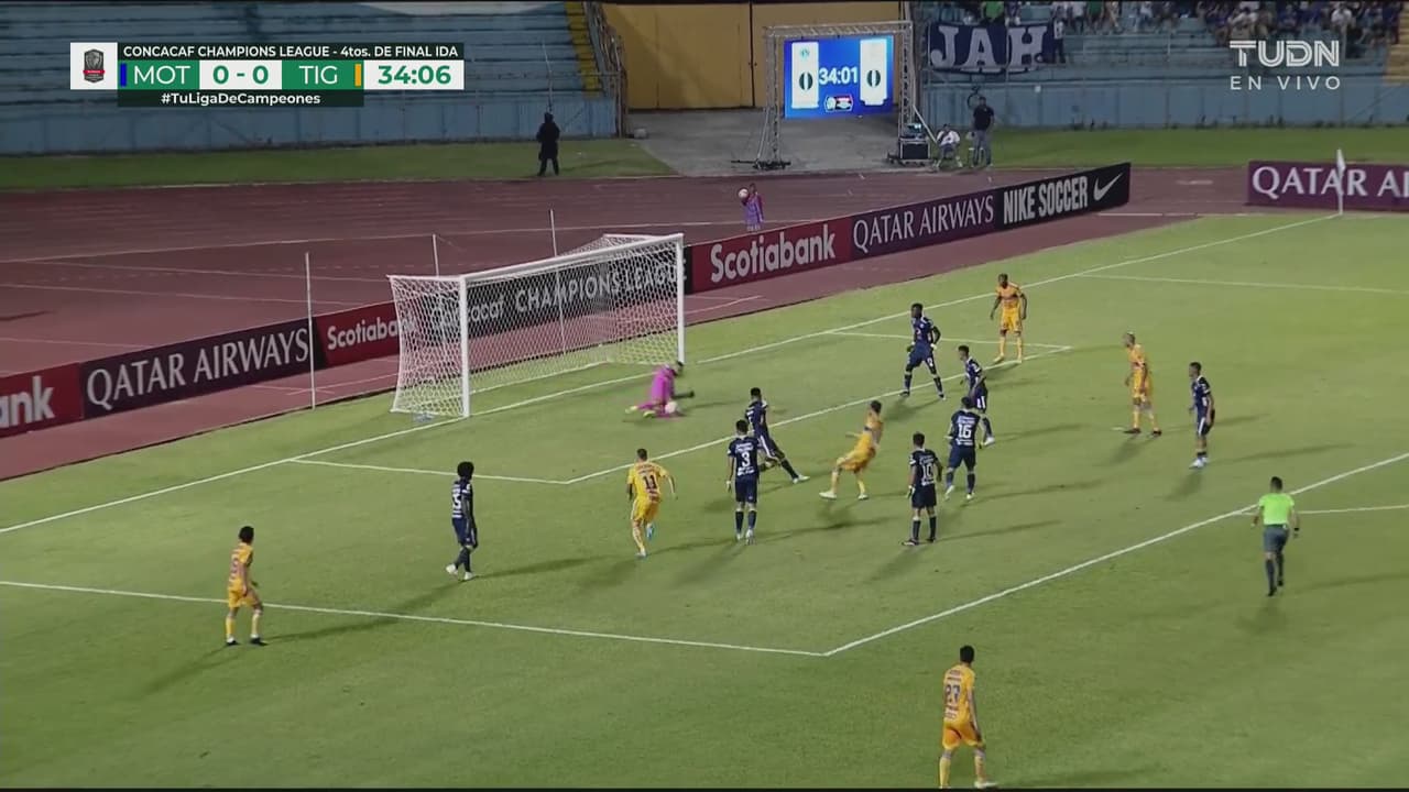 ¡Atrás Licona! El arquero de Motagua evita el gol de Gignac