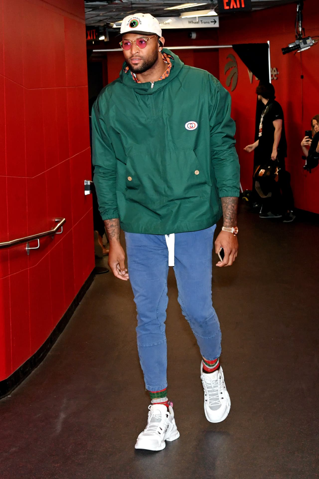 Los aficionados de los Raptors le dieron un toque muy especial a la previa del Juego 2 de las Finales de la NBA dentro y fuera de la Scotiabank Arena. Y dentro del recinto, los jugadores tanto de Toronto como de Golden State afinaban detalles con los calentamientos para estar listos a la hora del Tip-Off.