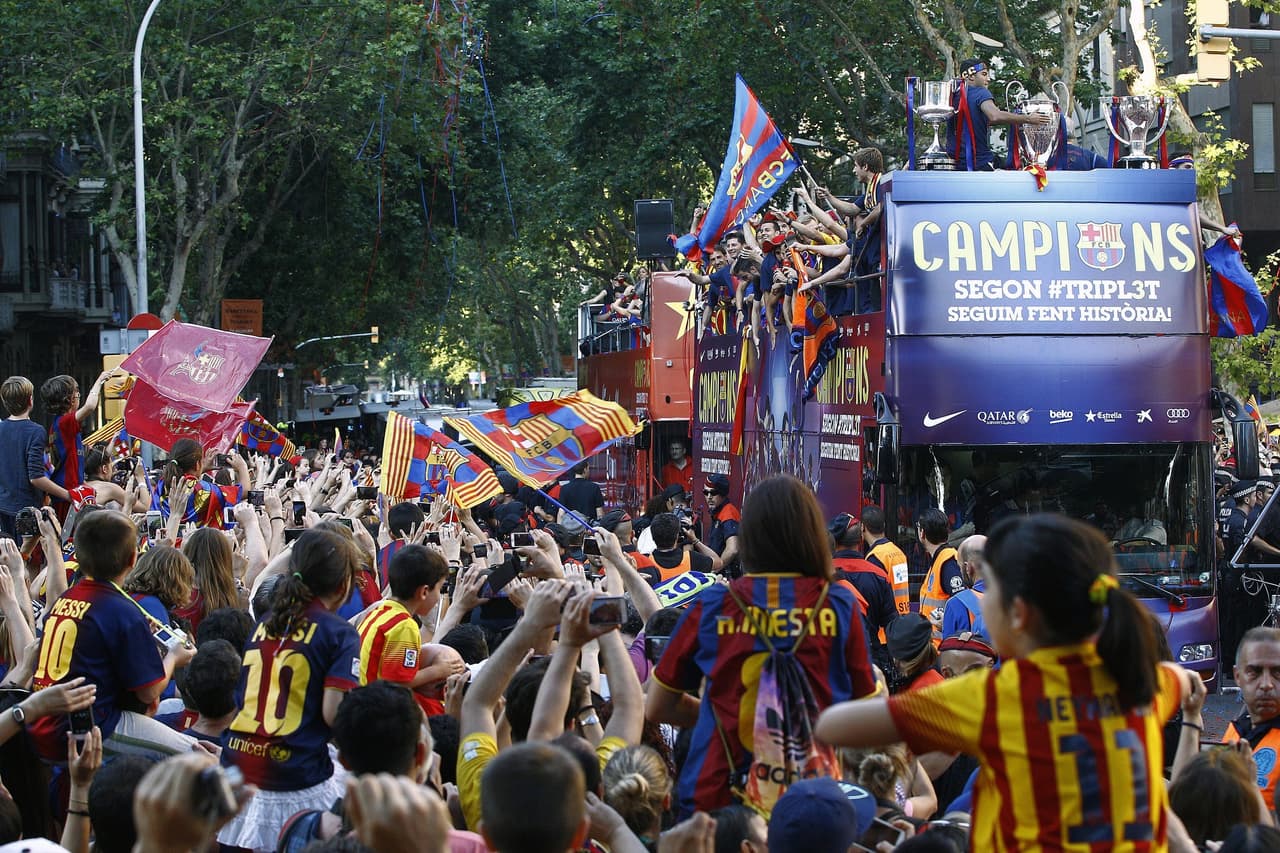 Los jugadores Blaugranas recorrieron las calles de Barcelona y después llegaron al Camp Nou para celebrar su quinta Champions League