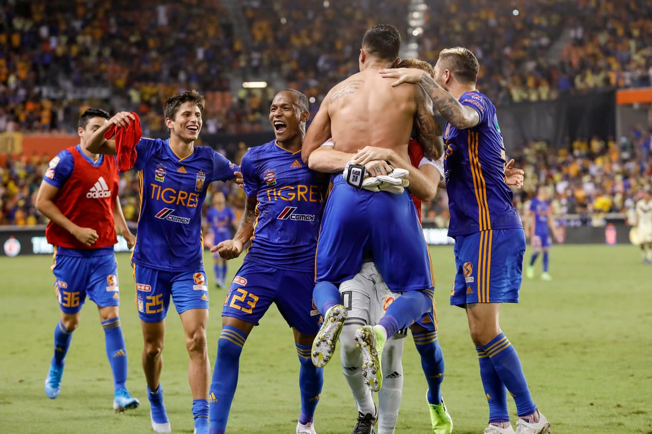 Carlos Salcedo anotó el penal que le dio a Tigres el pase a la Final.