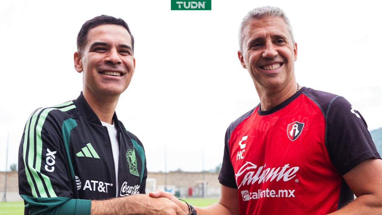 Rafael Márquez visita al Atlas en el inicio de su gira por la Liga MX