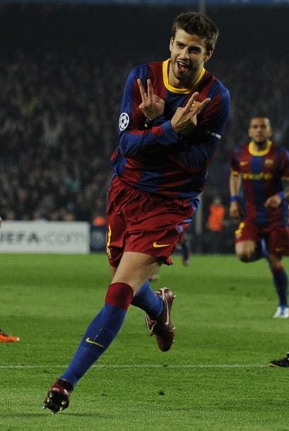 Parece que a Piqué le ha caído de maravilla su relación con la cantante Shakira, pues hilo dos juegos anotando.