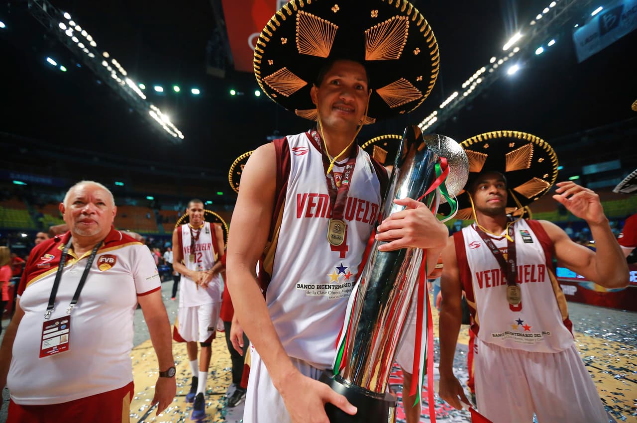 Se coronaron al vencer 76-71 a Argentina en la gran final.