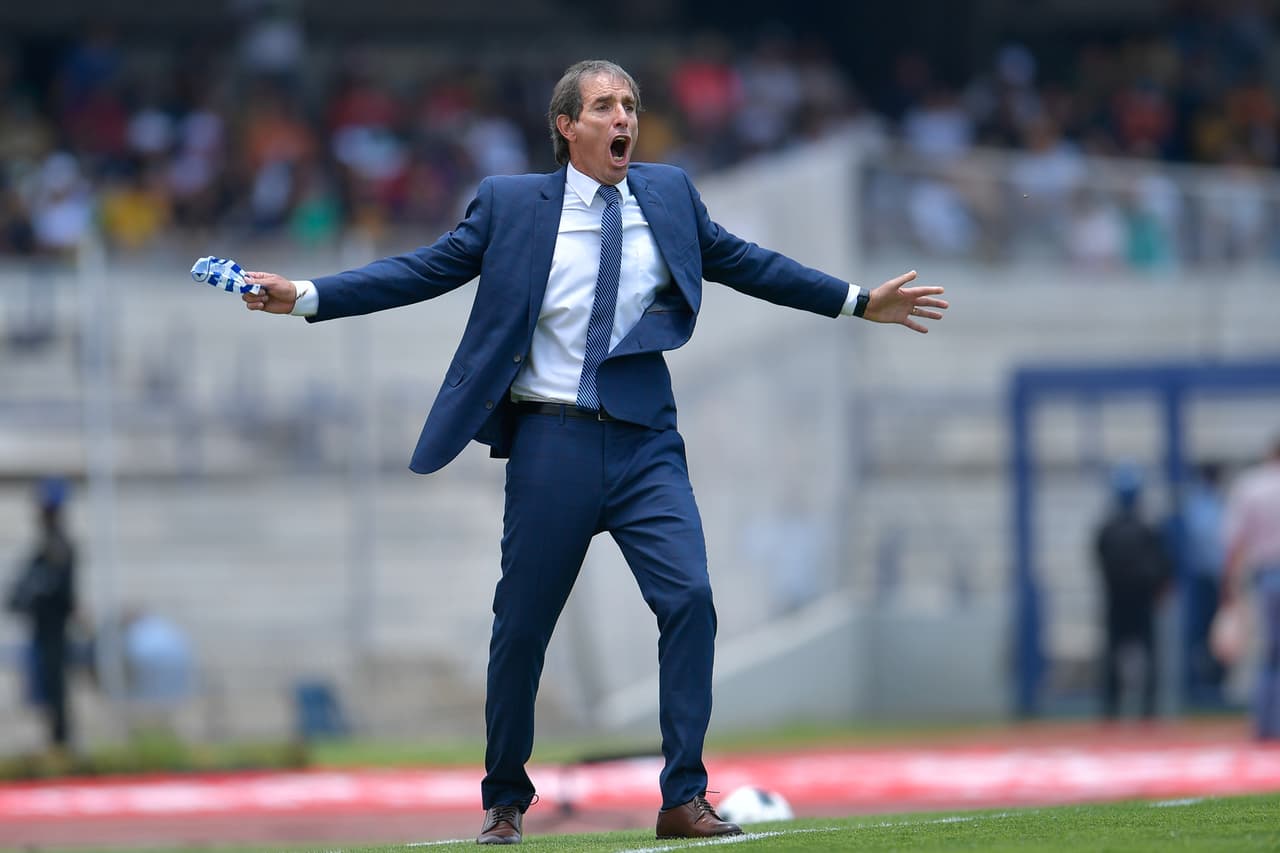 Guillermo Almada se molestó con el horario del Pumas vs Pachuca