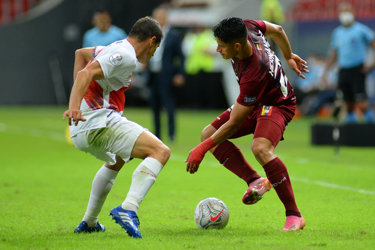 André Carrillo capitalizó el dominio de Perú en el encuentro y con un gol solitario dio el triunfo ante Venezuela.