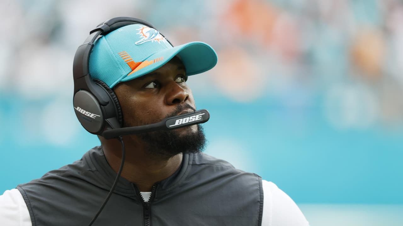 Brian Flores exhibe entrevista simulada con Giants; demanda por racismo