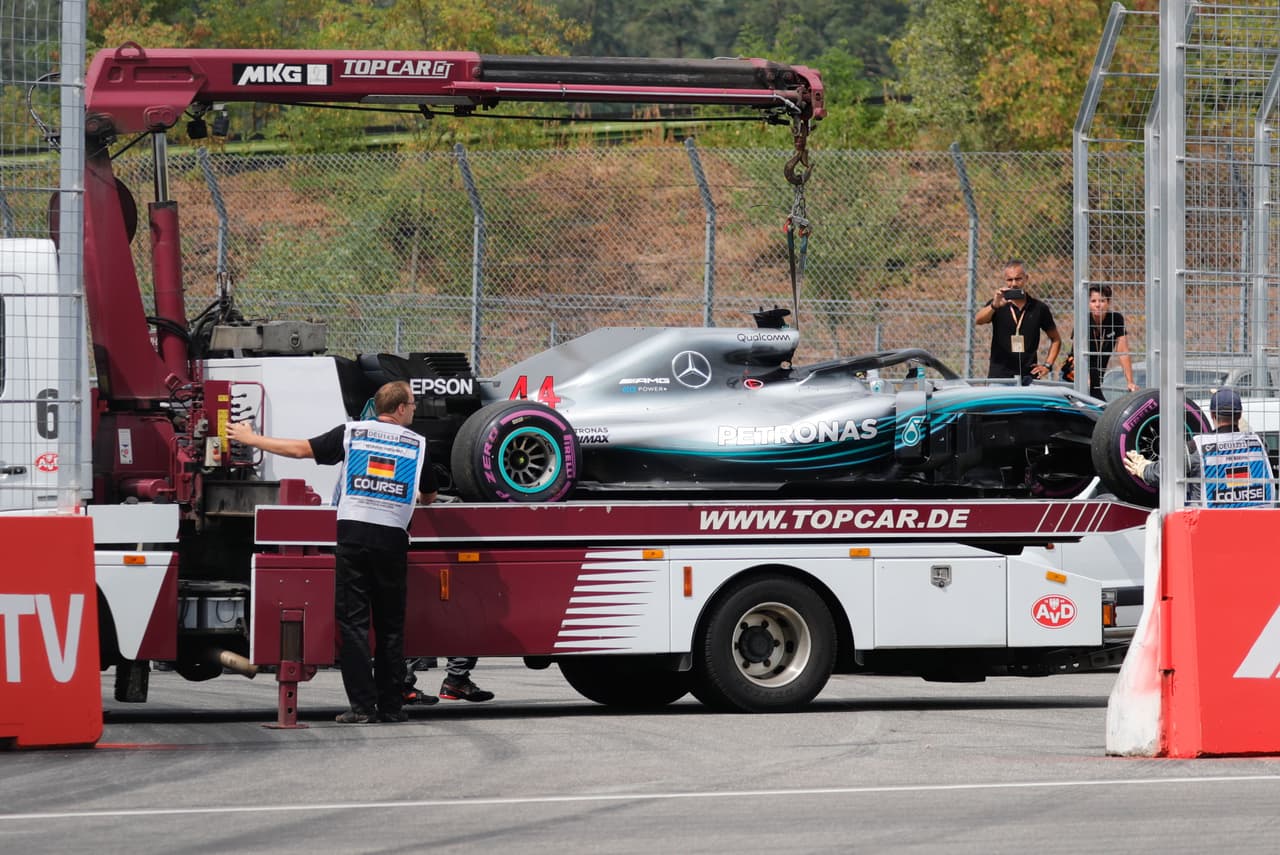 Las fallas mecánicas en la caja de velocidades le costaron a Hamilton, que iniciará la carrera este domingo desde el puesto 14.