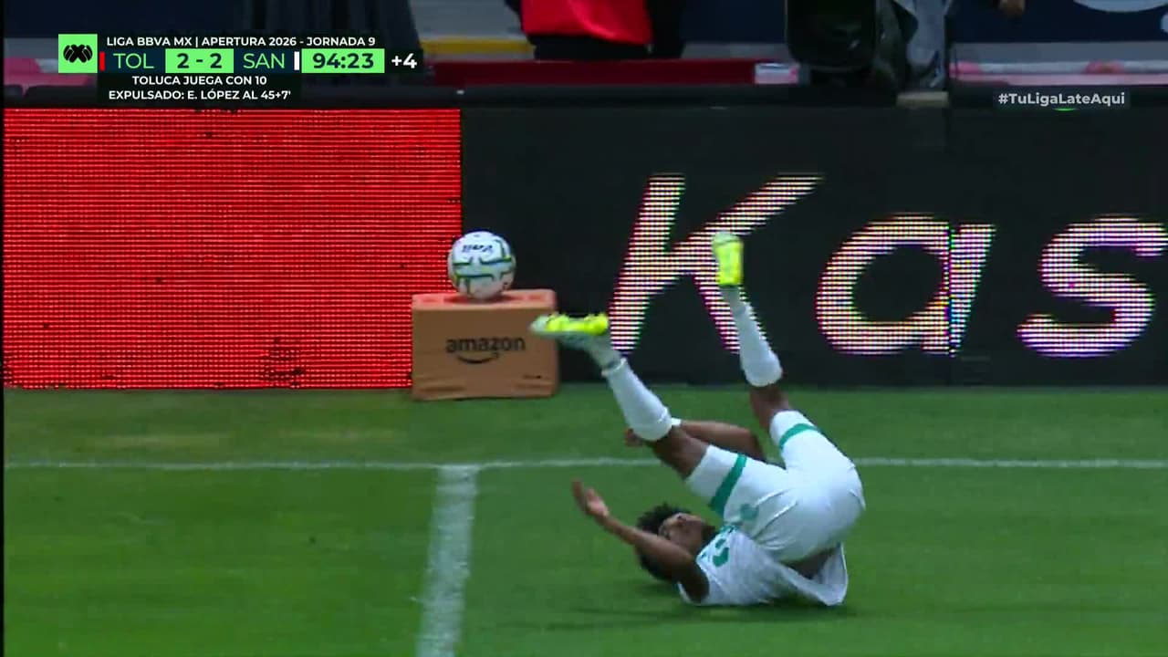 ¡GOL!  anota para Santos Laguna. Fran Villalba