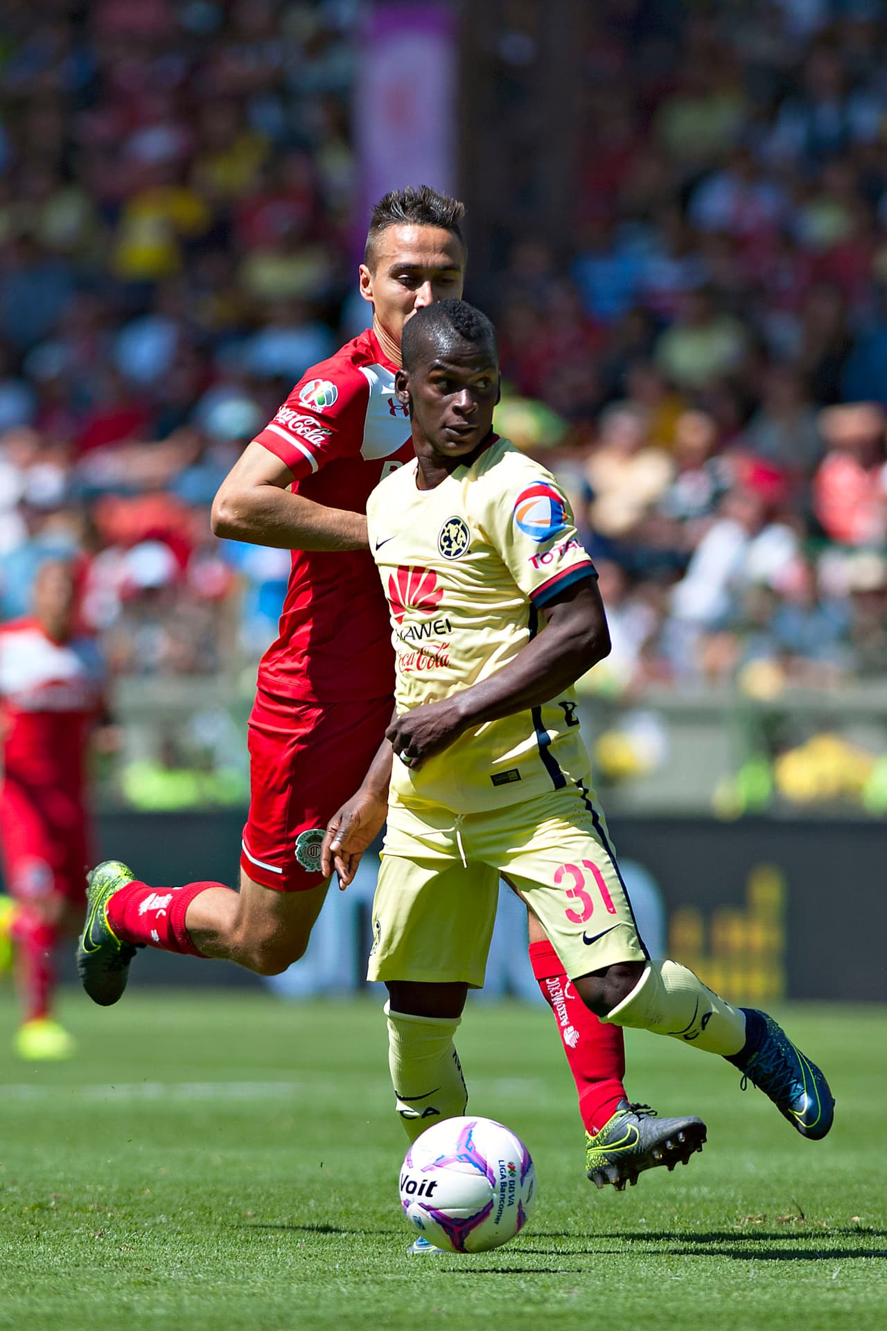 Ambriz: "Le gritaron 'simio' a Darwin"