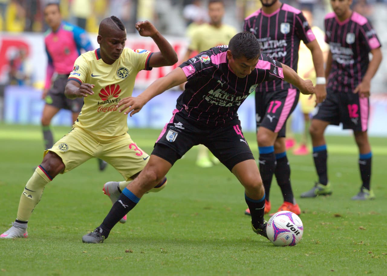 El América volvió a caer en el Estadio Azteca casa frente al Querétaro, pero ahora sin la magia de Ronaldinho, donde el delantero colombiano Darwin Quintero quedó como un villano al no poder concretar ninguna opción de gol que tuvo a sus pies.