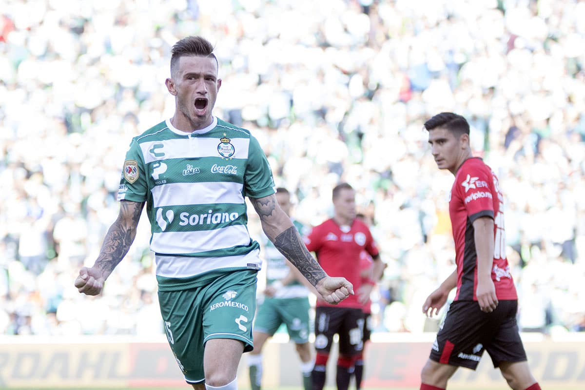 Brian Lozano igualó el marcador rápidamente para Santos Laguna, a los dos minutos del segundo tiempo.