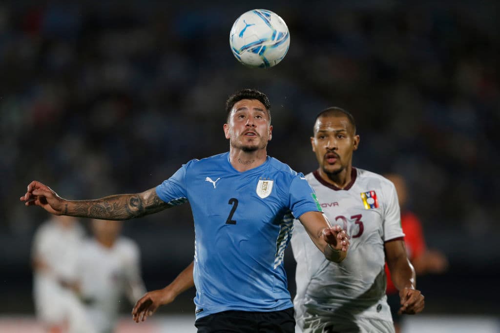 Venezuela no sabe ni por dónde vaen los goles y Uruguay asegura los puntos con un contundente 4-1.