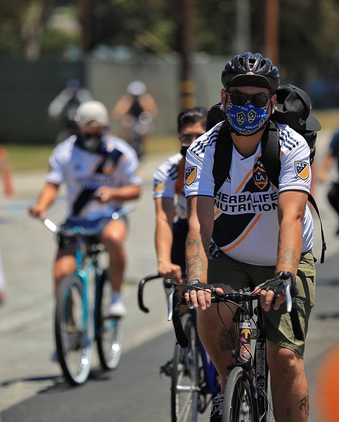 Previo al cotejo ante LAFC, los hinchas del club galáctico vivieron su ‘gameday ride’ para alentar a su equipo.