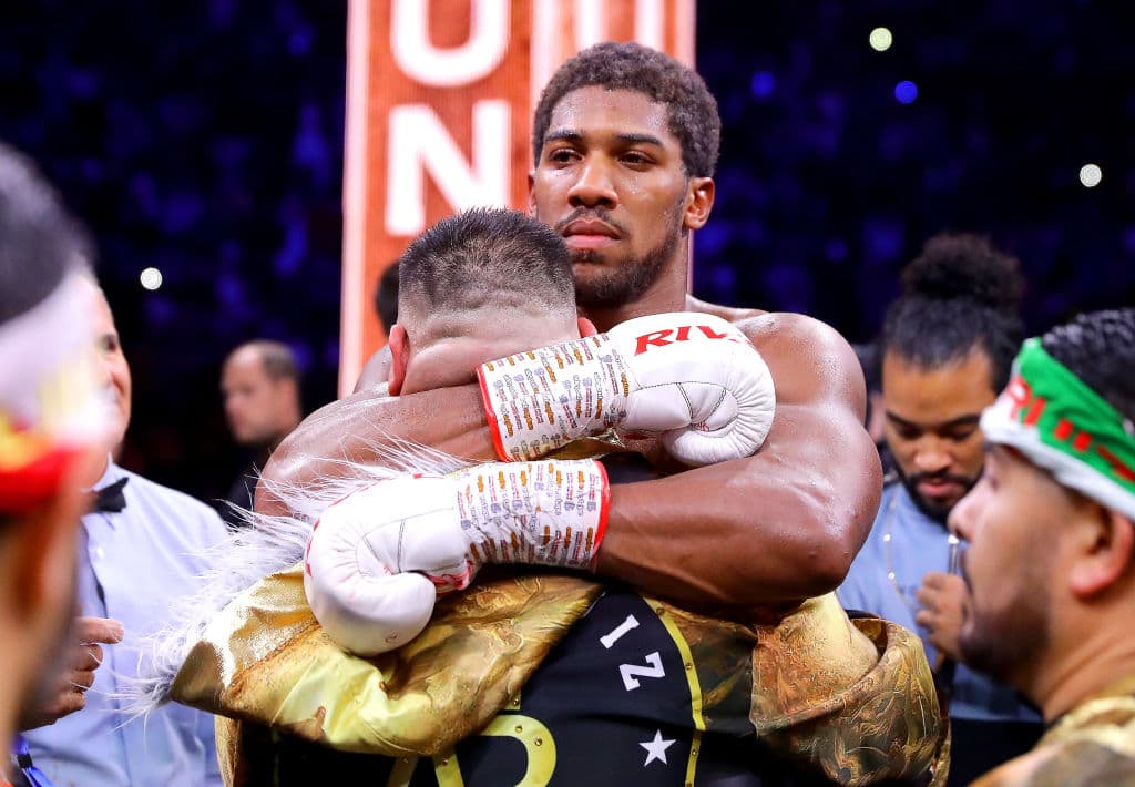 El puntaje de las tarjetas fue 118-110(x2) y 119-109. Anthony Joshua vence de manera unánime.