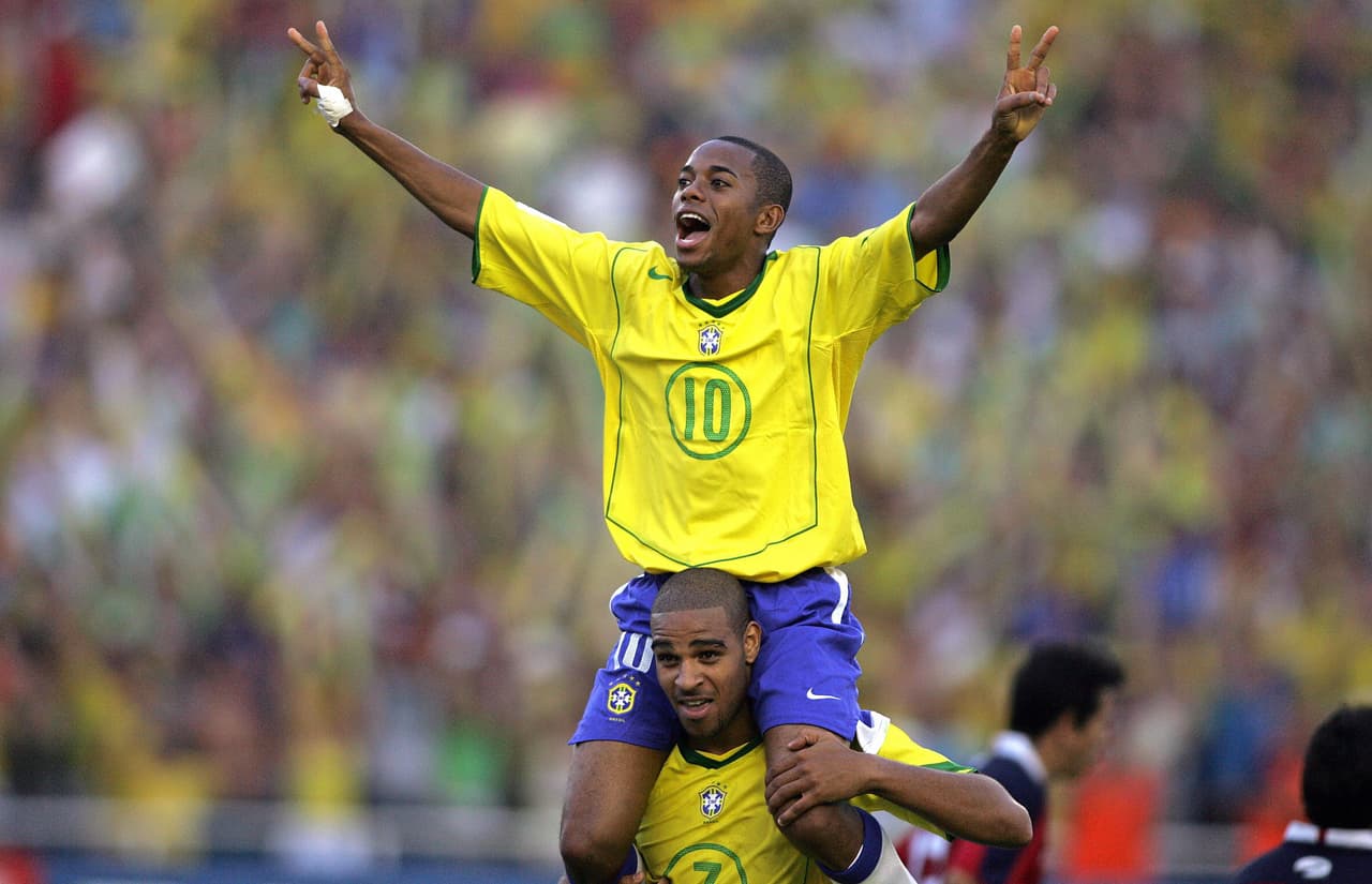 La apertura del marcador la consiguió el defensor Juan, al minuto 12, y Robinho aumentó la diferencia al 21'.