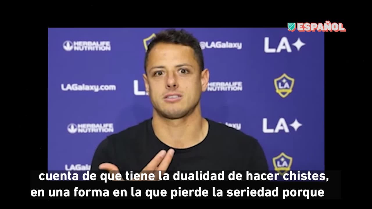 Chicharito le advierte a Vela que lo desconocerá en la cancha